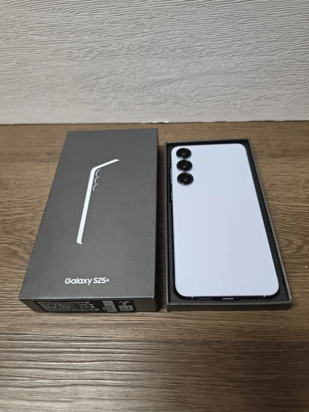 Samsung Galaxy S25+ Smartphone - Unlocked - Icy Blue